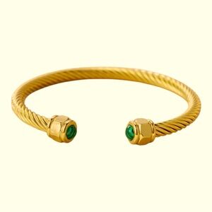 Luxury bracelets made of 18k gold for women and men.